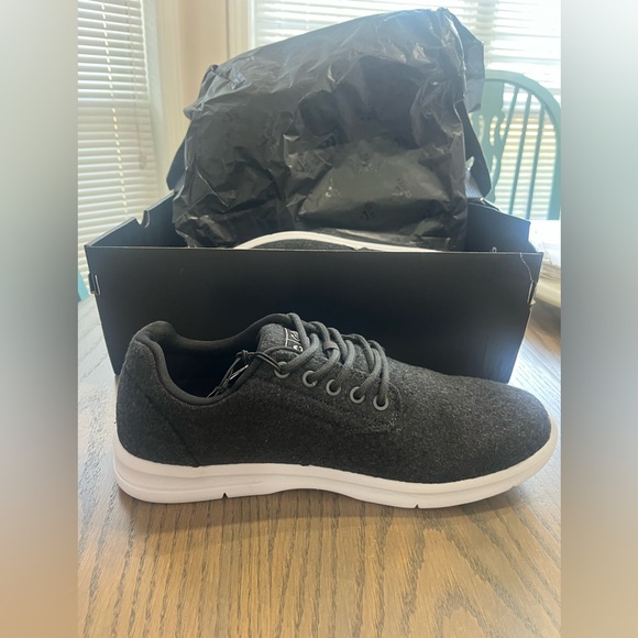 Travis Matthew shoes - brand new, never worn 9.5 - Picture 2 of 5